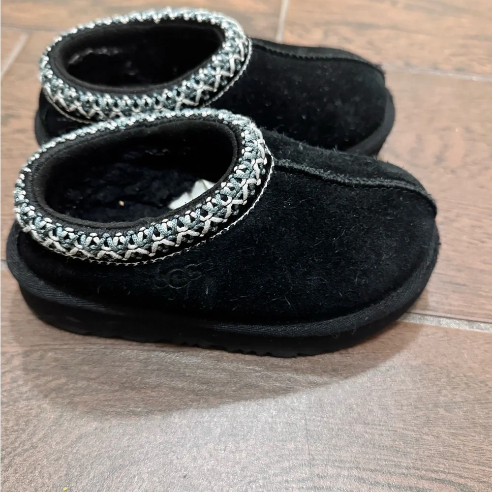 UGG Toddler Black Suede Tasman, Size 8c